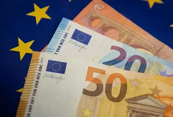 Euro’nun küresel gücü sınırlı arttı! Dolar liderliğini korurken altın öne çıktı