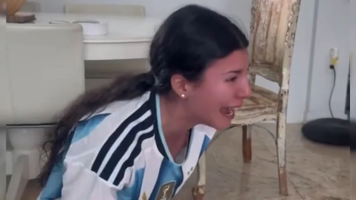 El ruego viral de la hija de Mónica Ayos y Diego Olivera en el partido de Argentina: “¡Quebranten ese muro!”