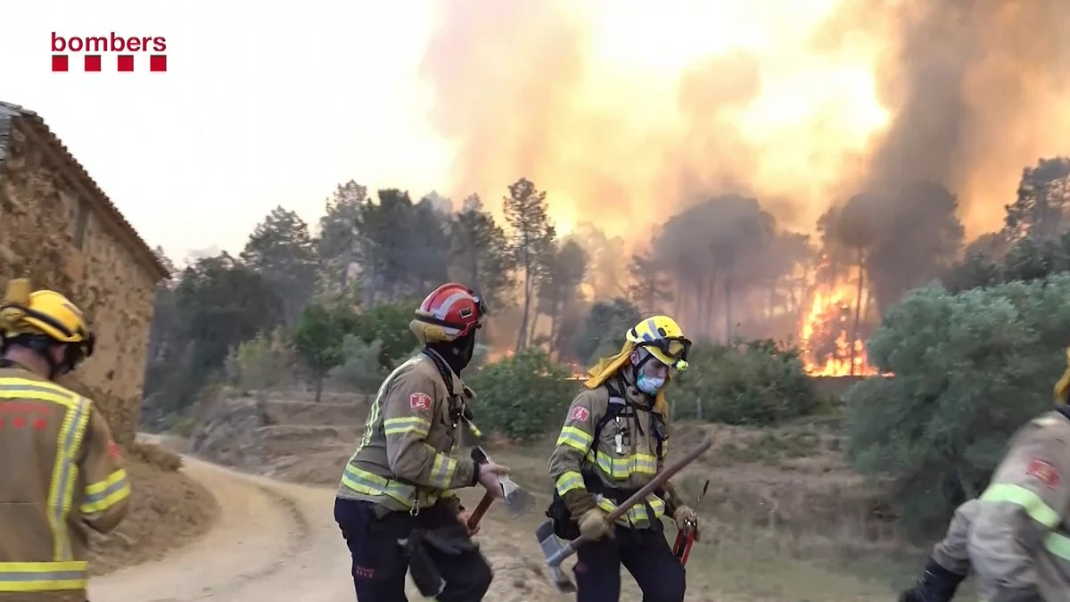 La Generalitat levanta el confinamiento por el incendio en el macizo de Les Gavarres y permite el regreso de los vecinos evacuados