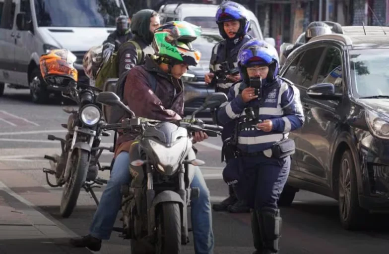Ministerio de Transporte aplaza por un año las nuevas normas para carros y motos: estos son los cambios y las fechas