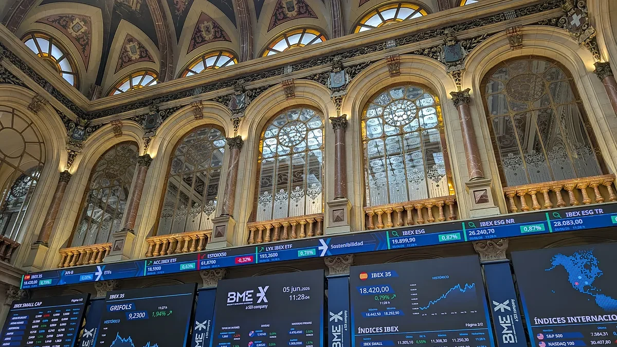 El Ibex se apoya en los bancos para merodear sus récords