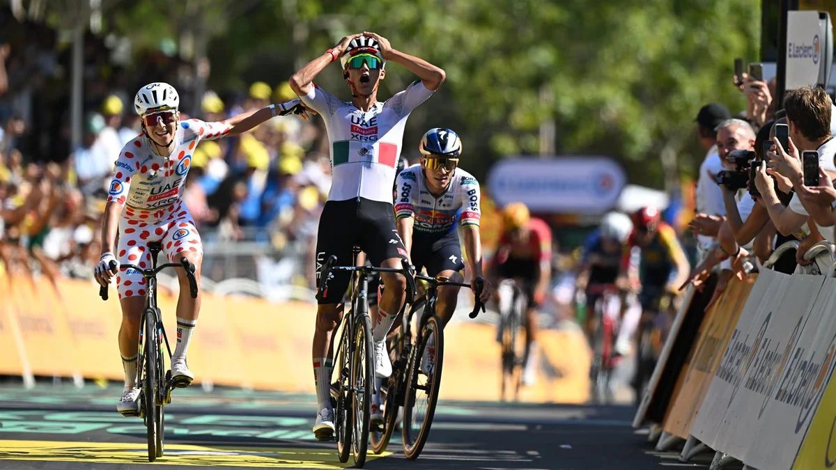AMP. El mexicano Del Toro se impone en Montjuic y muestra la fortaleza del UAE en el Tour