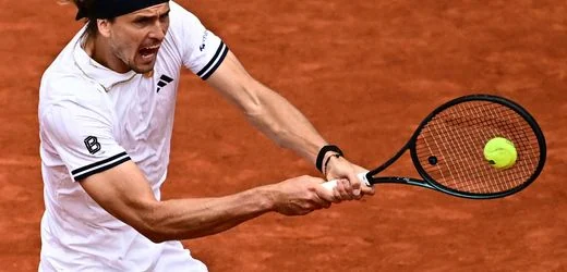 French Open: Alexander Zverev wackelt kurz – lässt sich vom Favoritensterben aber nicht anstecken