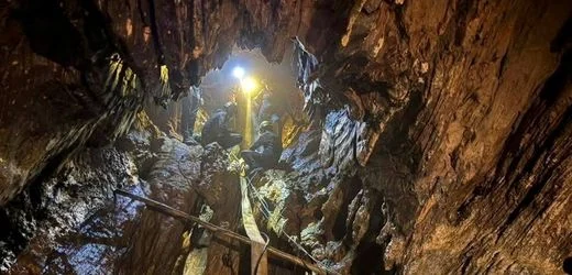 Restliche vier Goldsucher retten sich aus Höhle in Laos