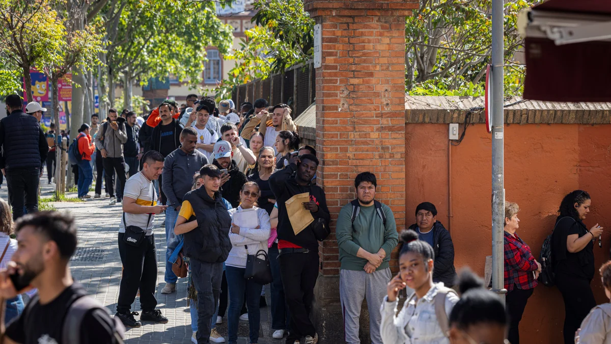 Mujer joven, con estudios y que hable el idioma: el perfil preferido por los ciudadanos en el rol de agentes de migración