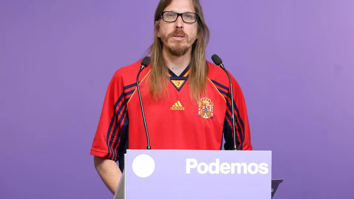 Podemos cree que Trump tuvo que "rabiar" por entregar el trofeo del Mundial a España, solidaria con Palestina