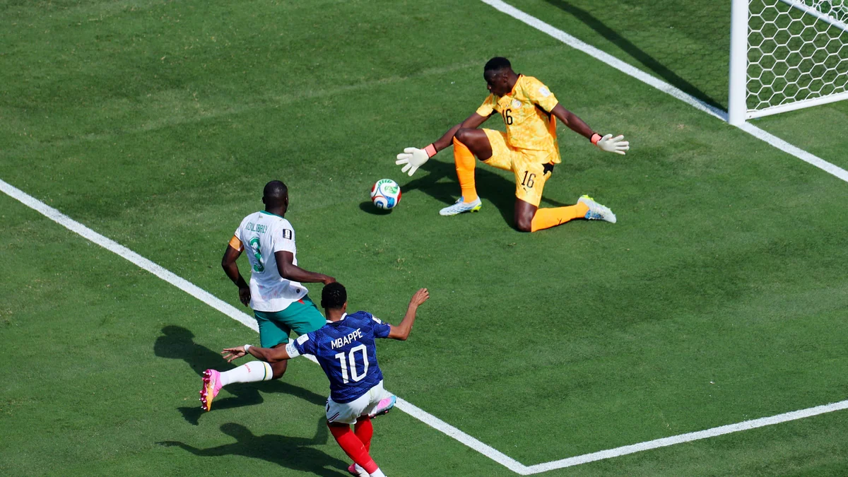 Olise inventa y Mbappé golea para doblegar a Senegal