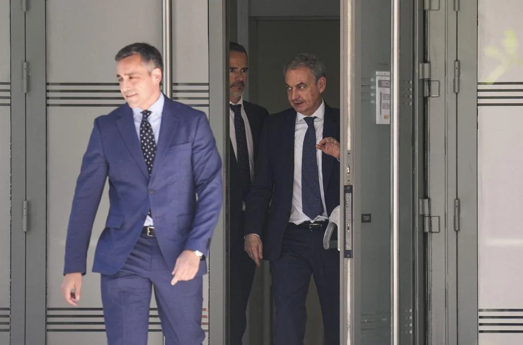 El juez Calama rechaza imponer medidas cautelares a Zapatero, en contra de Anticorrupción y las acusaciones populares