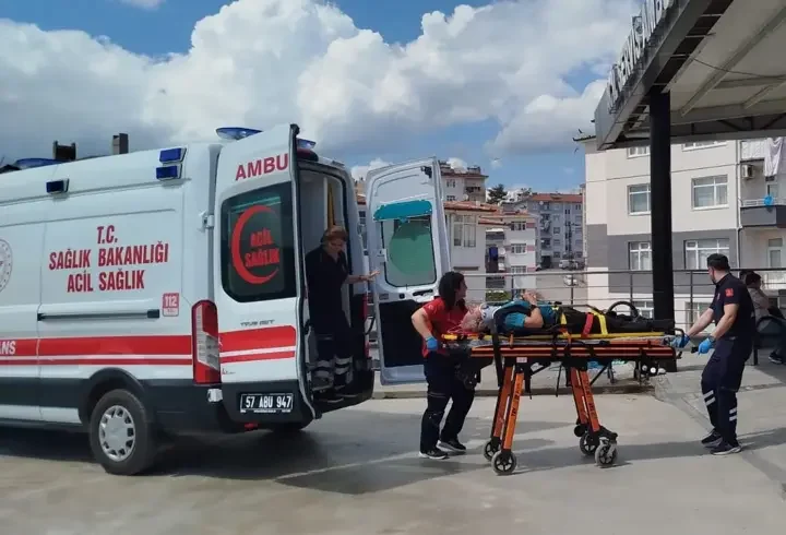 Boyabat'ta otomobilin çarptığı akülü engelli aracındaki kişi yaralandı