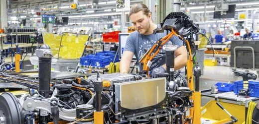 Verbrenner-Aus: Laute Minderheit in der Autoindustrie behindert den Umbruch