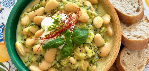 Kochen ohne Kohle: Günstiges Rezept für Zucchini und weiße Bohnen in cremiger Soße