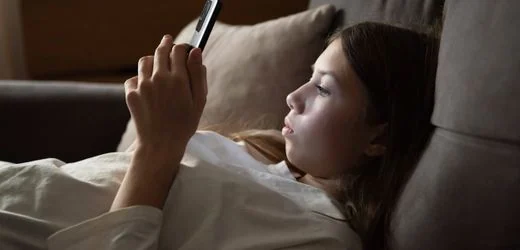 Verzicht auf Smartphone könnte Wohlbefinden von Kindern verbessern