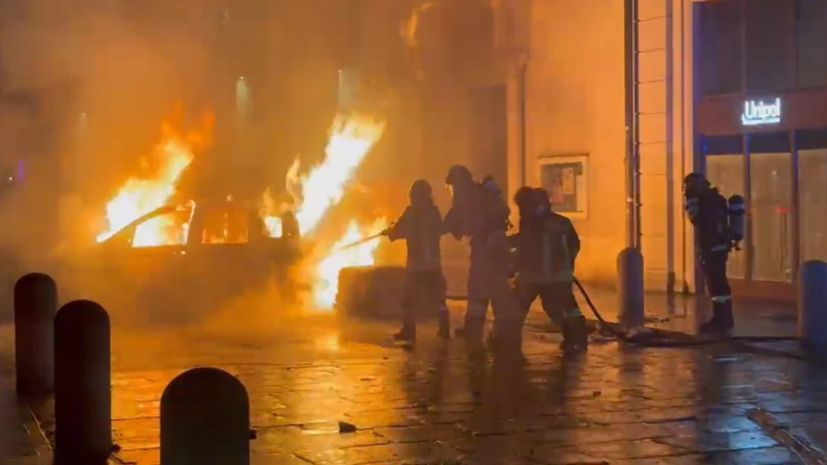Meloni: 'A Bologna fatto inaccettabile, accertare la verità con rigore'. In città guerriglia fino a notte