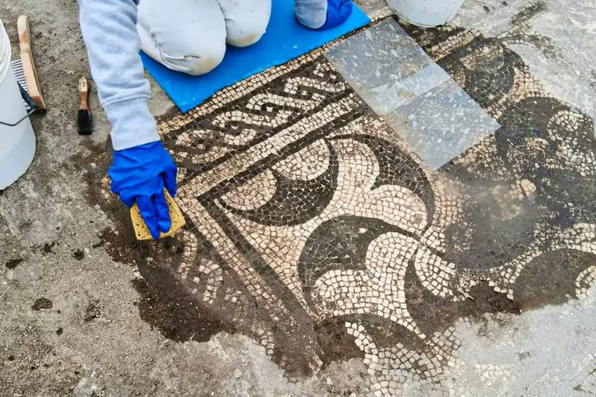 Tras una excavación clandestina, sale a la luz una villa imperial romana