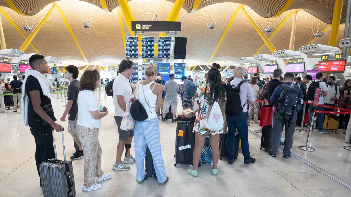 Uno de cada tres españoles no puede permitirse pagar una semana de vacaciones al año