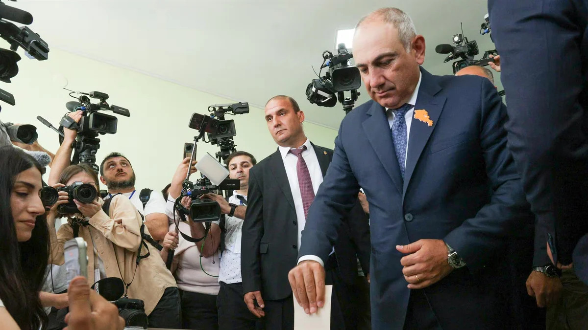 El primer ministro armenio defiende sus esfuerzos para la paz regional tras votar en las elecciones