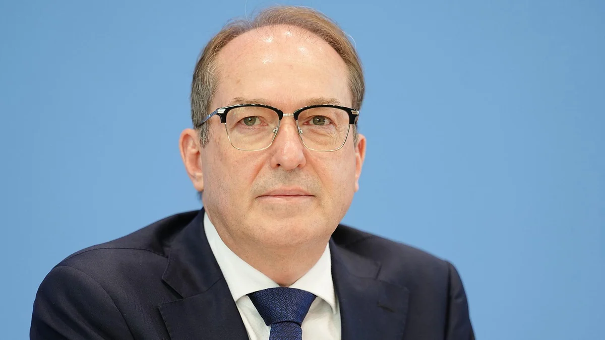 Innenminister Dobrindt warnt vor verschärfter Sicherheitslage