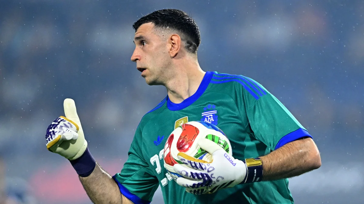 El Dibu Martínez acordó un contrato con un gigante de la Serie A y podría cambiar de equipo tras el Mundial