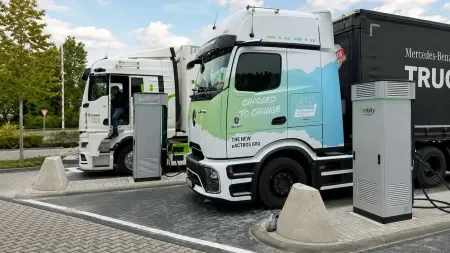 E.ON und Tank & Rast bauen Megawatt-Ladenetz für E-Lkw an Autobahnen