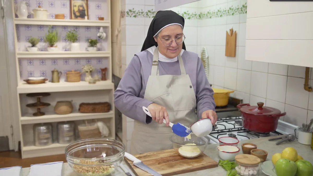 La Hermana Verónica, la anfitriona inesperada de elGourmet que cocina, cuenta historias y rompe estereotipos