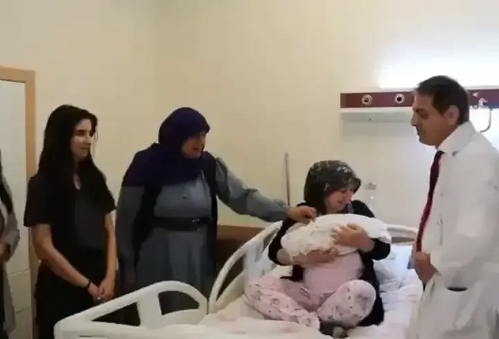13 yıl sonra çocuk sahibi olan aile, bebeklerine doktorun adını verdi