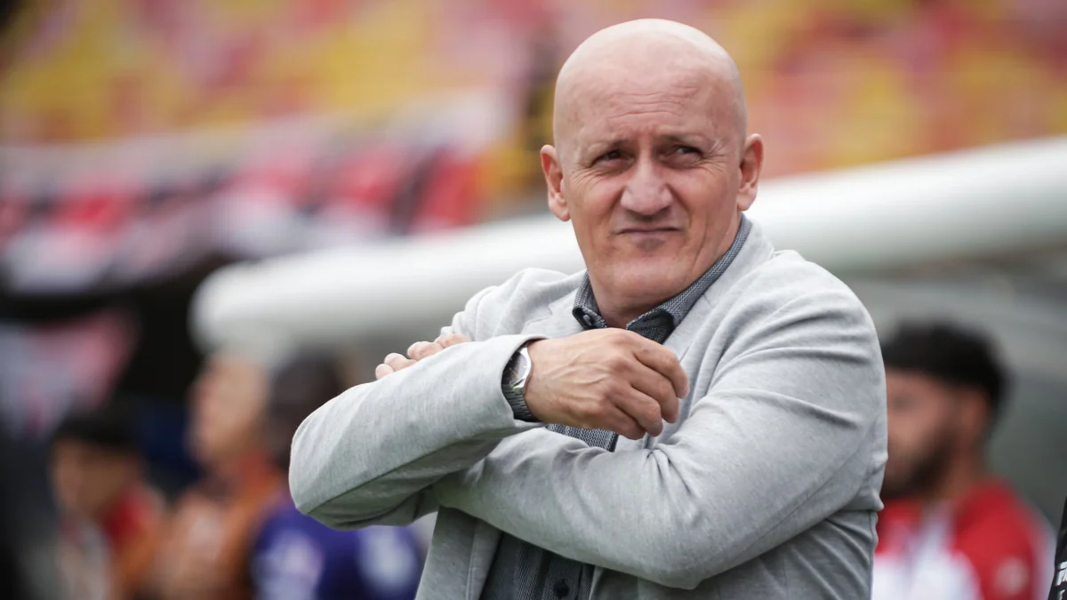Entrenador de Independiente Santa Fe está en la baraja de posibles técnicos para Uruguay: “Me siento capaz de dirigir la selección”