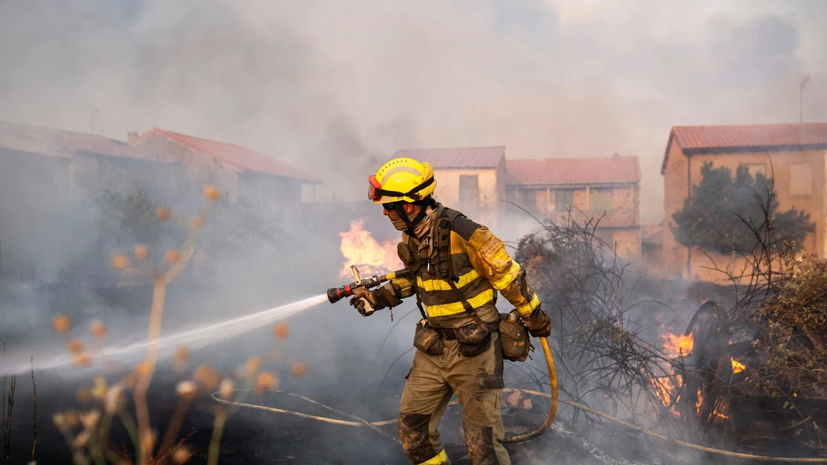 Los sindicatos piden equiparar las condiciones laborales de los bomberos forestales que se enfrentan a los incendios en España