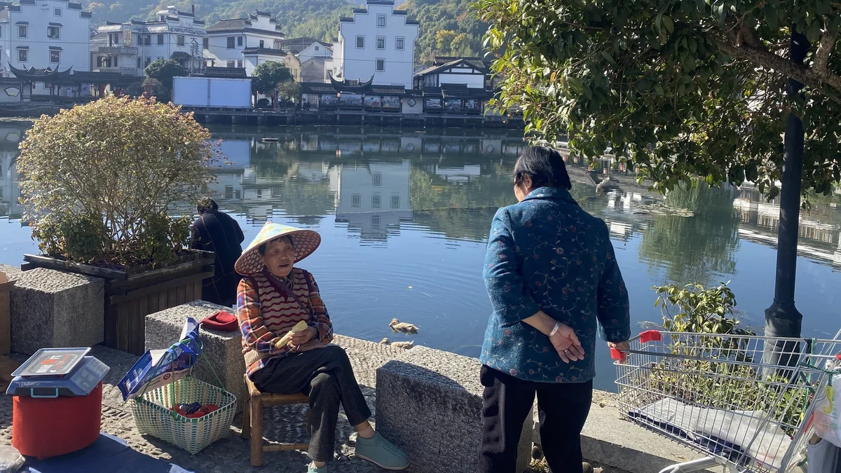 Shen'ao, el pueblo de los centenarios del mismo apellido que retrata el desafío demográfico de China: "Los más jóvenes son los tres policías"