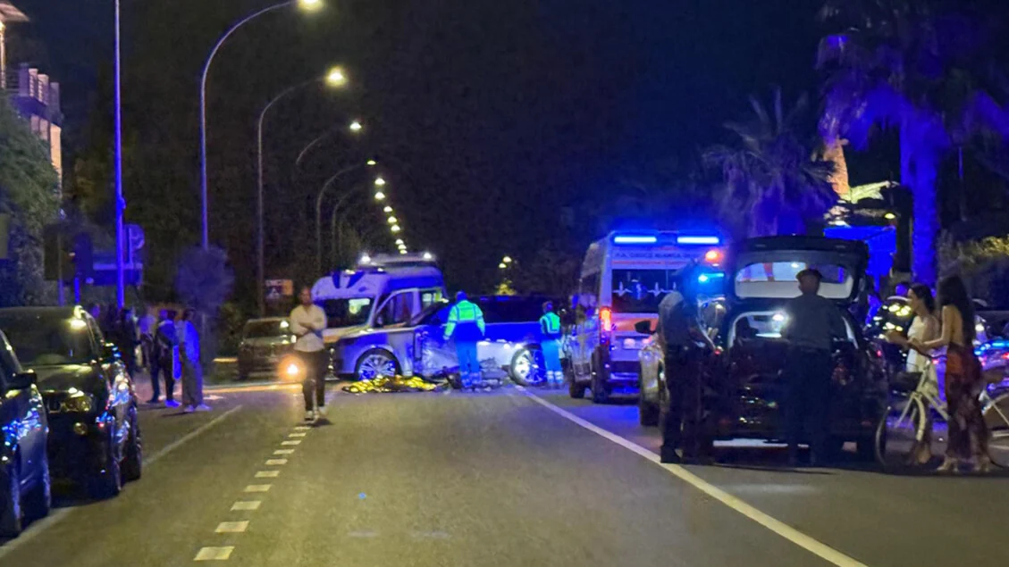 Scontro tra un Suv e uno scooter, morto un 17enne. Fuggiti gli occupanti dell'auto
