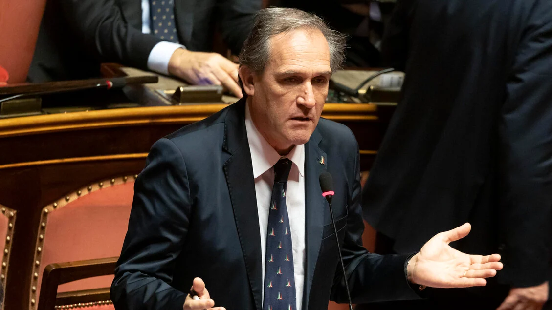 Scalfarotto: 'Menia redarguisce una coppia gay, intollerante ed omofobo'