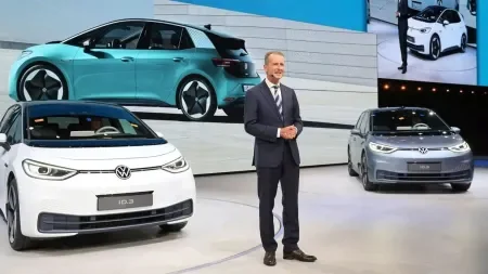 Ehemaliger VW-Chef Diess will Traktor mit E-Antrieb und Wechselakkus anbieten