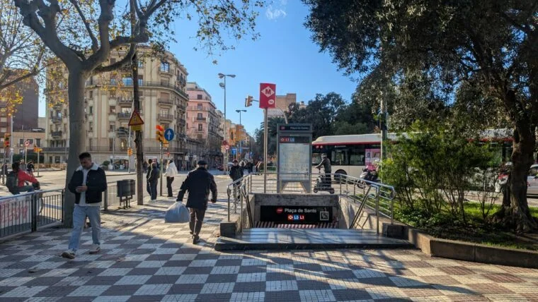 Ocho heridos, dos graves, en explosión por una fuga de gas en las obras del metro en Sants (Barcelona)
