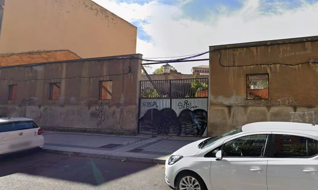 Defensa subasta por 4,77 millones de euros 17 inmuebles en toda España, entre ellos un terreno en el que el Gobierno anunció que iba a construir viviendas sociales