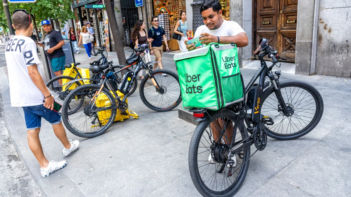 Uber Eats sigue operando con repartidores autónomos seis meses después de anunciar que renunciaba a ellos