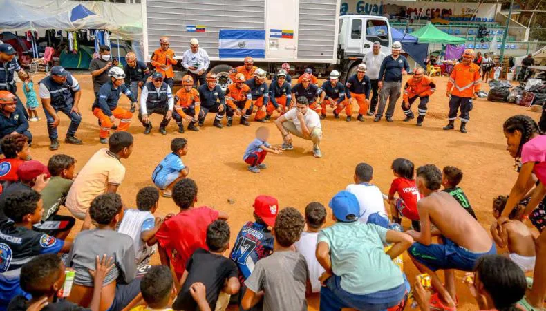 Misión humanitaria de El Salvador despliega actividades para la niñez en albergues de La Guaira