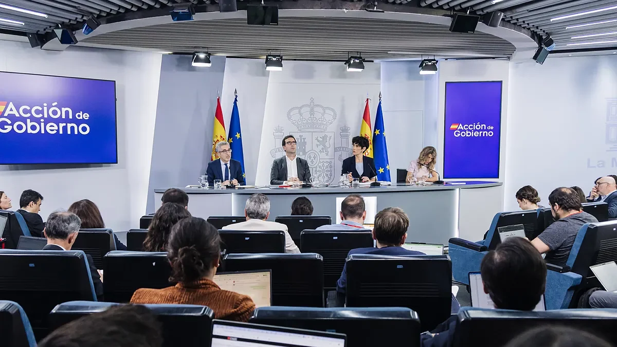 El Gobierno reduce las rebajas temporales a la gasolina y mantiene las ayudas sectoriales