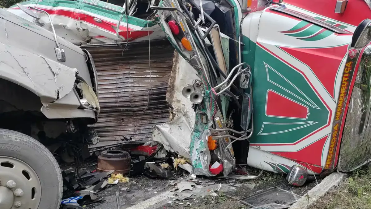 Detectaron permisos falsificados que habilitaban buses y camiones fuera de norma en Guatemala