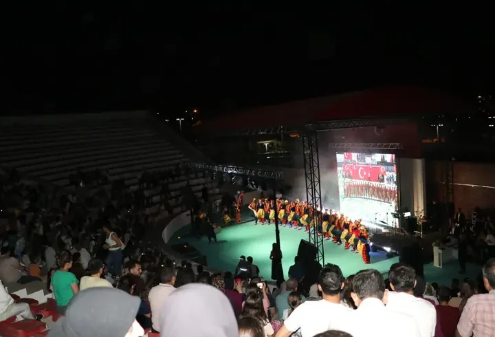 Kilis'te öğretmenlerden oluşan 'maarif korosu' müzikseverlerle buluştu