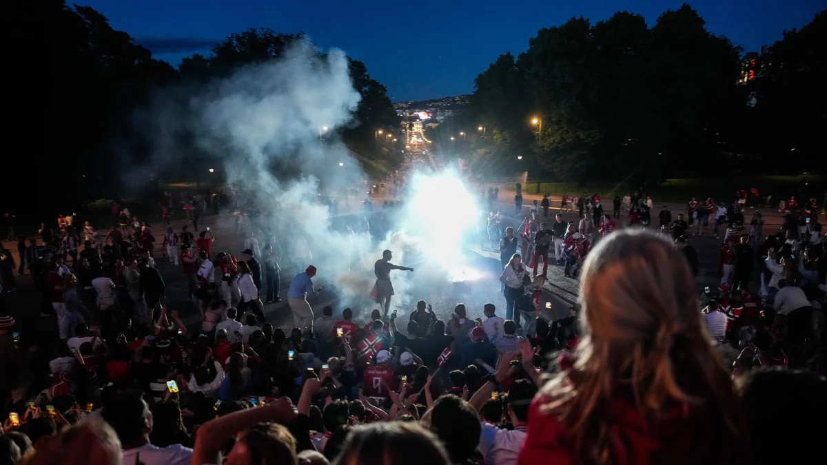 Eufóricos festejos en Oslo tras la histórica clasificación de Noruega a los cuartos de final del Mundial