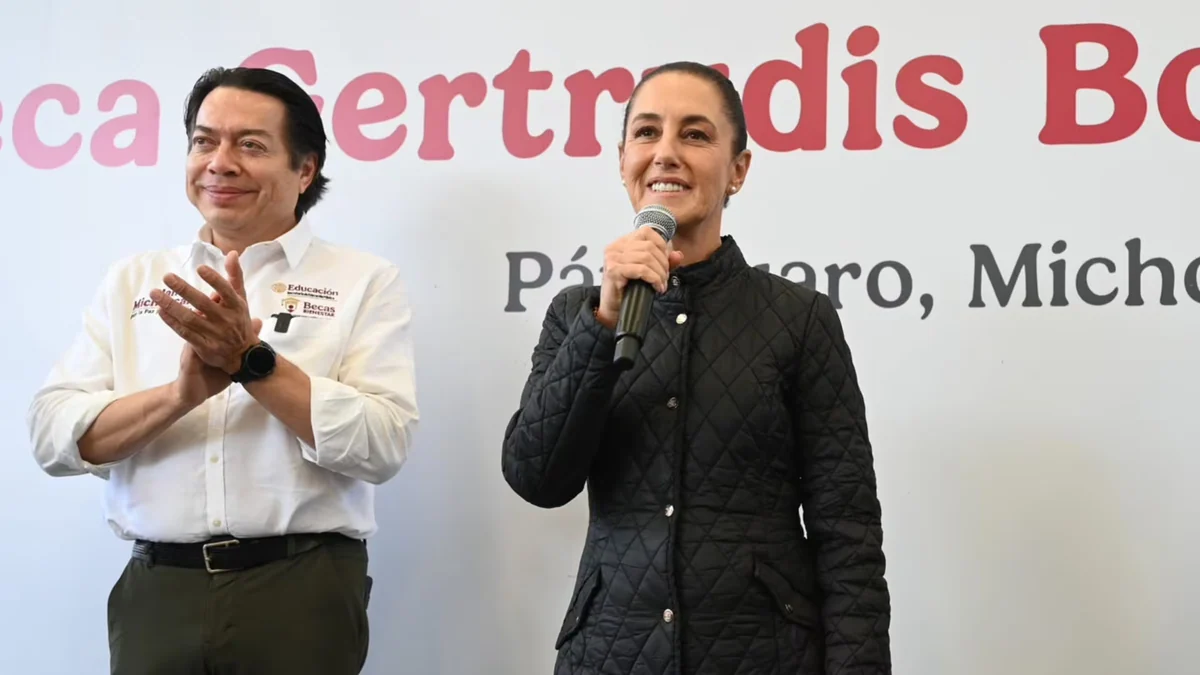 Sheinbaum realiza entrega de becas a estudiantes de Michoacán: “Son el presente y el futuro que continúa con esperanza”