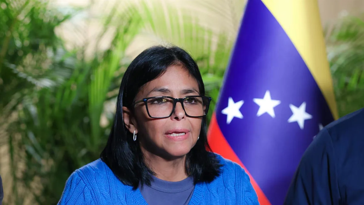 Delcy Rodríguez inspecciona terrenos en La Guaira para ofrecer soluciones a los desplazados por los seísmos