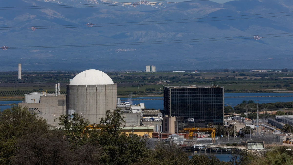 ¿Va a seguir en funcionamiento Almaraz? El aval del Consejo de Seguridad Nuclear puede afectar así al calendario del apagón diseñado por el Gobierno