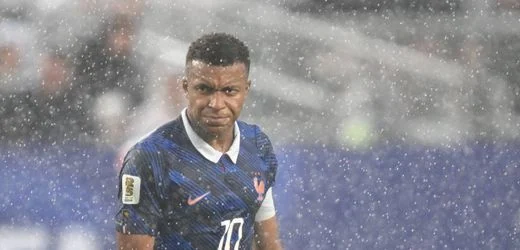 WM 2026: Kylian Mbappé bleibt Lionel Messi trotz Regen-Pause auf den Fersen