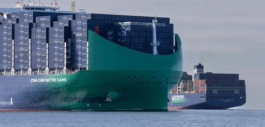 Hamburg: Neues 24.000-Container-Schiff »Notre Dame« läuft erstmals Hamburger Hafen an
