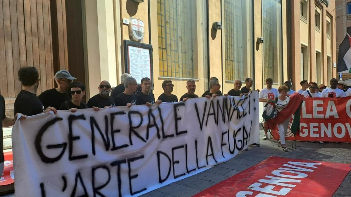 Vannacci a Genova, alta tensione per il presidio degli Antifascisti