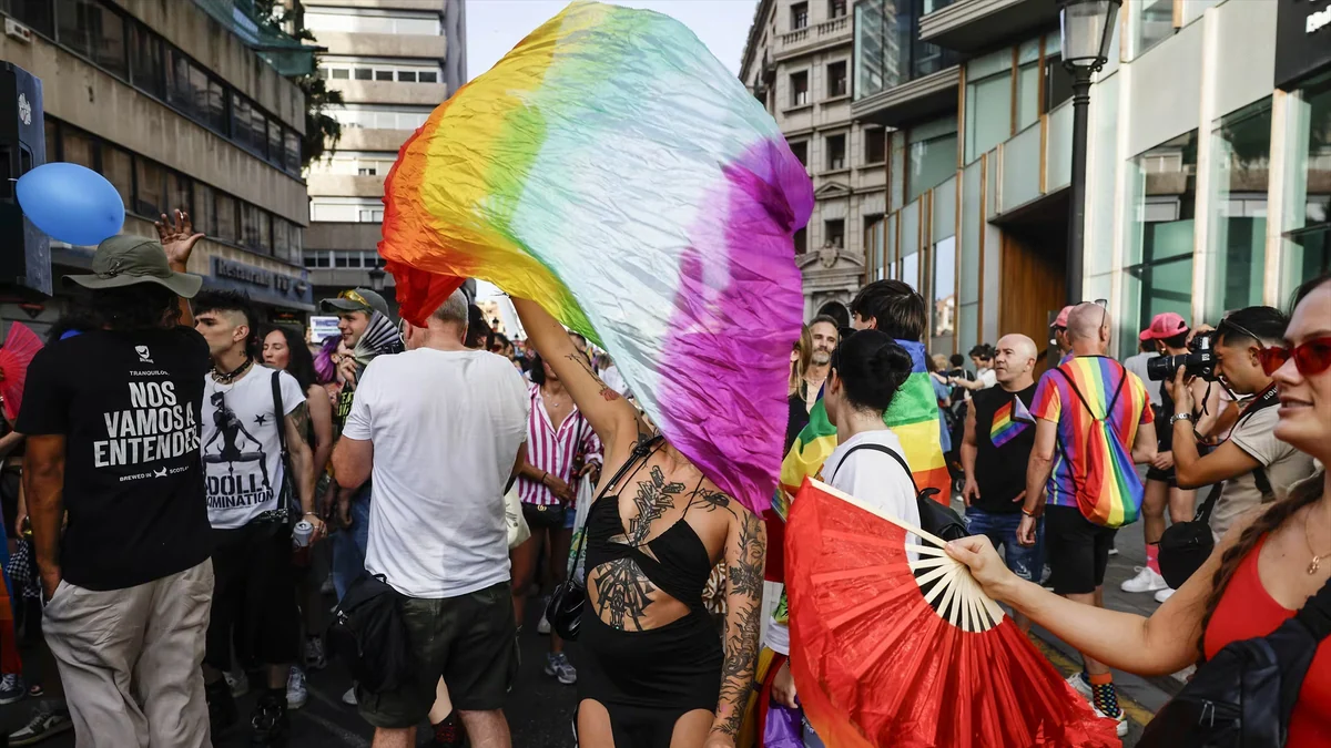 Orgullo LGTBIQ+ en España: de la resistencia en Barcelona al liderazgo europeo en derechos