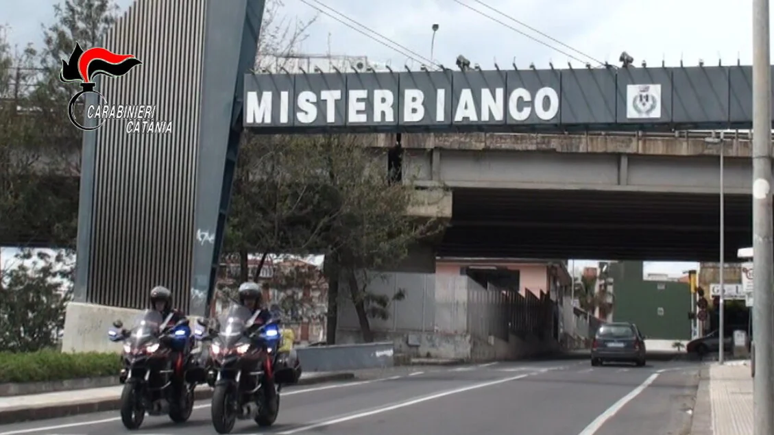 Picchia violentemente la moglie durante lite, donna è gravissima