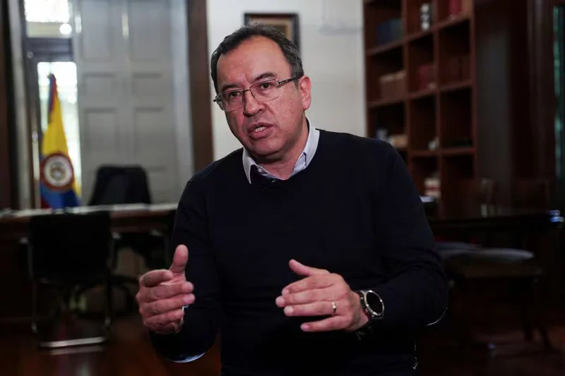 Alfonso Prada presentó su renuncia como embajador de Colombia en Francia: esto se sabe