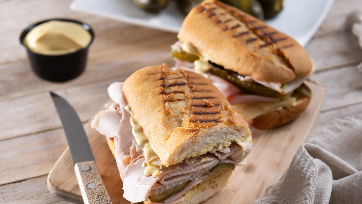Receta de sándwich cubano, un clásico creado por inmigrantes en Florida que debes probar si eres fan de los bocadillos