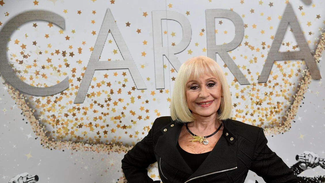Sparite due cinture di Raffaella Carrà dalla mostra nelle Marche